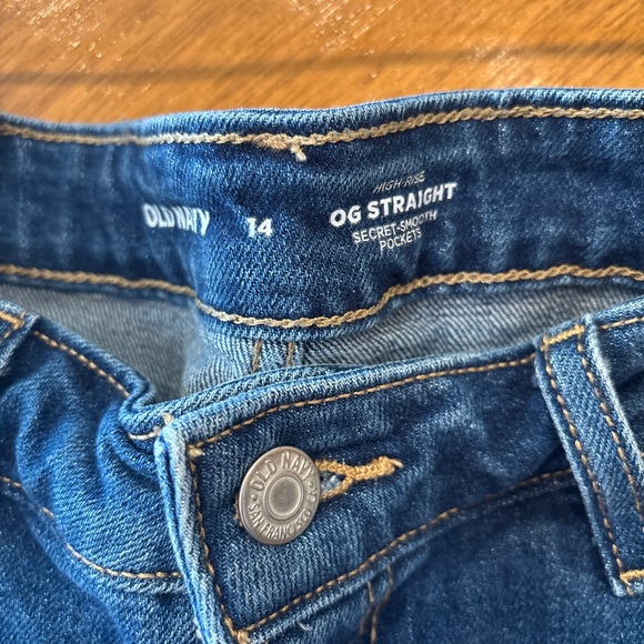 Old Navy Women's OG Straight Denim Shorts - 14 - Picture 3 of 5